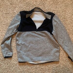 Men’s Gray and Black Quarter-Zip Top